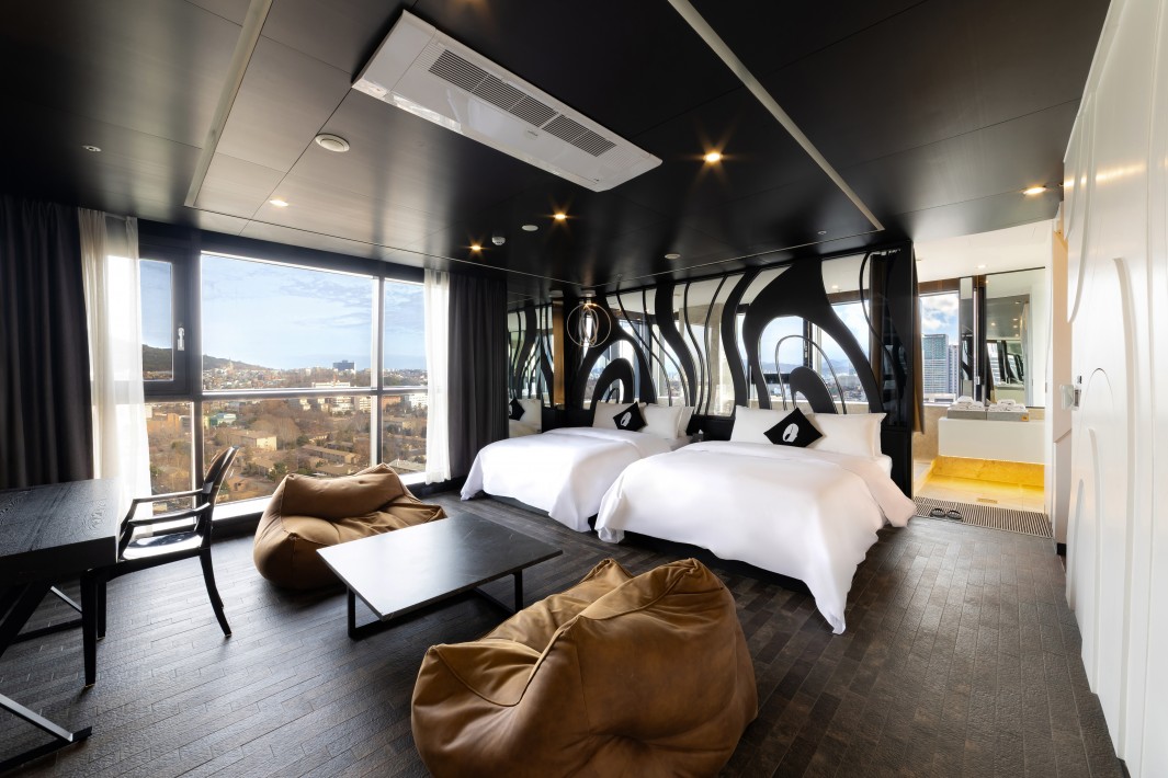 Suite B